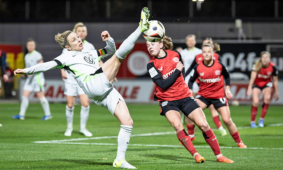 Leverkusen springt an die Spitze