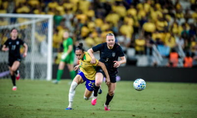 USA besiegt Brasilien trotz acht roter Karten